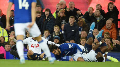 “Estaba en ‘shock’ y gritando”: Jugador del Everton explica su reacción tras la grave lesión de André Gomes en el partido contra el Tottenham