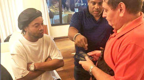 FOTOS: Detienen a Ronaldinho en Paraguay por viajar con pasaporte falso