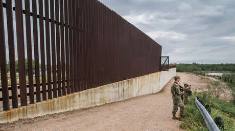 Una demanda federal denuncia que latinos y negros son el objetivo de un sistema de arresto en masa de inmigrantes en Texas