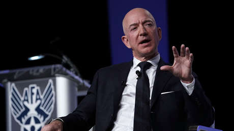 Jeff Bezos vuelve a arremeter contra Biden por su forma de combatir la creciente inflación en EE.UU.