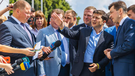 “¿Qué hizo para el pueblo? Le dio guerra, eso es todo”: residentes de Volnovaja resumen la presidencia de Vladímir Zelenski (VIDEO)