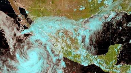 VIDEO: El huracán Kay provoca inundaciones, deslave de ríos y fuertes lluvias a su paso hacia Baja California