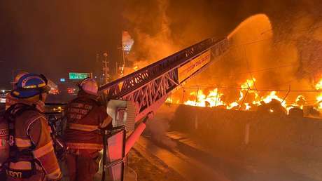 Arde una recicladora en Jalisco, provocando la evacuación de habitantes