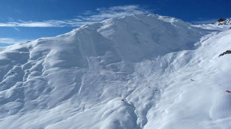 Una avalancha de nieve sepulta a al menos diez esquiadores en Austria