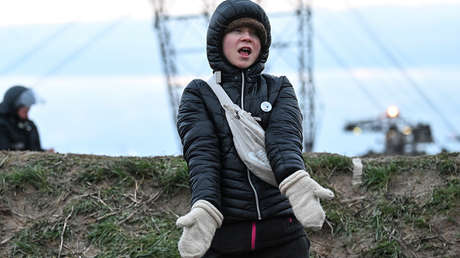 Policía alemana expulsa a Greta Thunberg de protestas contra el desalojo de un pueblo para extraer carbón