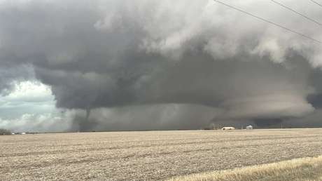 Cazadores de tormenta captan dos tornados simultáneos en EE.UU. (FOTOS, VIDEOS)