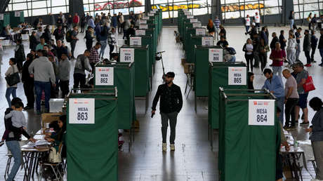 El ‘en contra’ se impone en la votación en Chile sobre una nueva constitución, mientras continúa el escrutinio