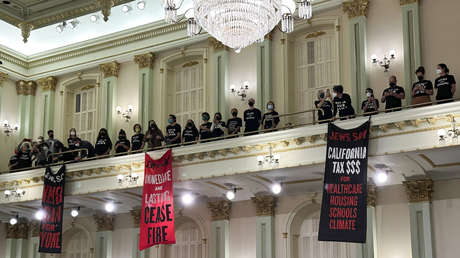 Manifestantes irrumpen en el Capitolio de California para pedir un alto el fuego en Gaza (VIDEOS)