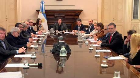 Milei celebra una reunión de emergencia con su Gabinete y el embajador israelí