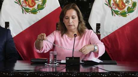 Boluarte hace una sorpresiva comparecencia ante el fiscal de Perú