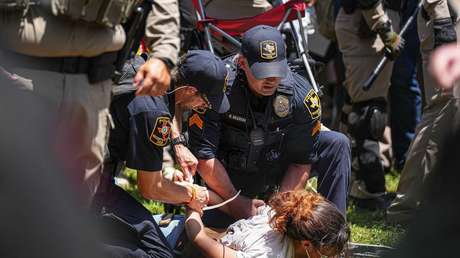 Violenta represión y detenciones de estudiantes propalestinos en Texas (VIDEOS)