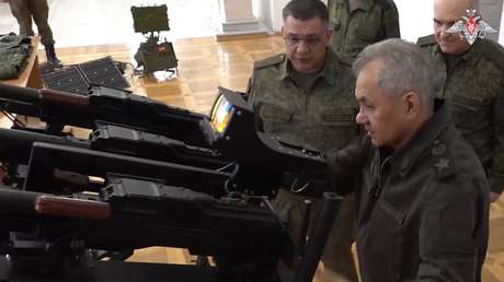 VIDEO: Shoigú inspecciona armas modernizadas para combatir los drones ucranianos