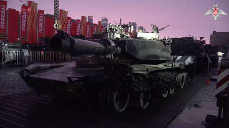 VIDEO: Un Abrams y un blindado Assault Breacher llegan a la exposición de trofeos en Moscú