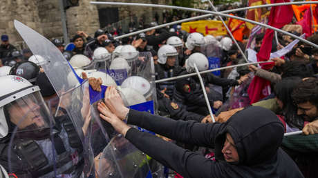 Choques y brutalidad policial en las manifestaciones por el 1 de Mayo en varios países