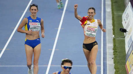 Marchadora española celebra antes de tiempo la medalla de bronce y pasa esto (VIDEO)