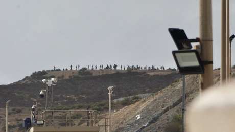 Refuerzan seguridad en la frontera entre España y Marruecos ante llamados a saltar la valla