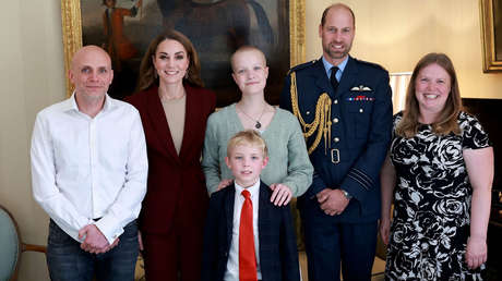 Kate Middleton reaparece en emotivo encuentro con una niña que también padece cáncer