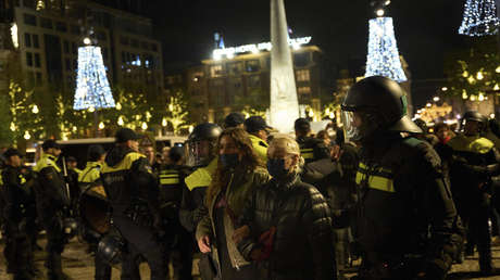 Activistas propalestinos se enfrentan con la policía en Ámsterdam (VIDEOS)