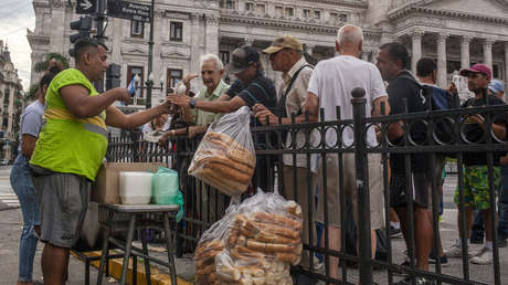 Milei: La pobreza en Argentina va “bajando”