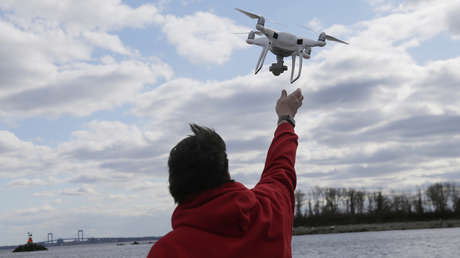 ‘Sheriff’ lanza drones para rastrear los misteriosos aviones no tripulados en el cielo de EE.UU. y pasa esto