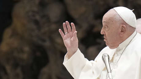 El papa Francisco advierte al personal del Vaticano contra el chismorreo