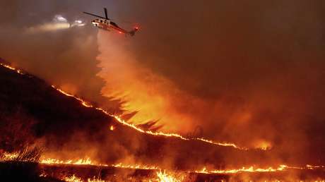 ¿Qué impide apagar los incontrolados incendios que han reducido parte de Los Ángeles a cenizas?