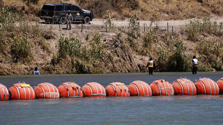 Texas refuerza su ‘muro flotante’ con nuevas boyas sobre el río Bravo