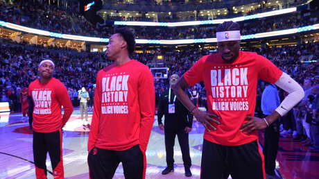 Hinchas canadienses abuchean el himno nacional de EE.UU. durante un partido de la NBA (VIDEO)