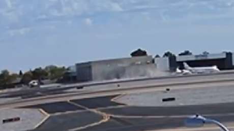 Un muerto y varios heridos en choque de dos aviones en un aeropuerto de EE.UU. (VIDEOS)