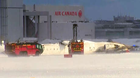 Nuevo video del momento en que un avión de pasajeros se estrella y se incendia en Canadá