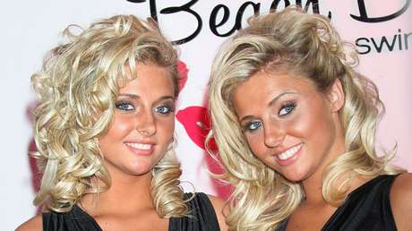 Gemelas exconejitas de Playboy revelan la “traumática” experiencia que vivieron en la mansión