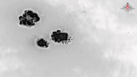 Golpe de calor en pleno invierno: fuego termobárico ruso arrasa una posición ucraniana (VIDEO)