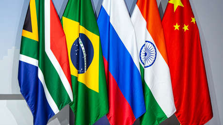 Jeffrey Sachs: El BRICS tiene la llave para evitar un “incendio global” provocado por la guerra contra Irán